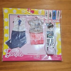 2016 Mattel Curvy Barbie Fashion Pack with Blue, Gray, and Pink Outfits